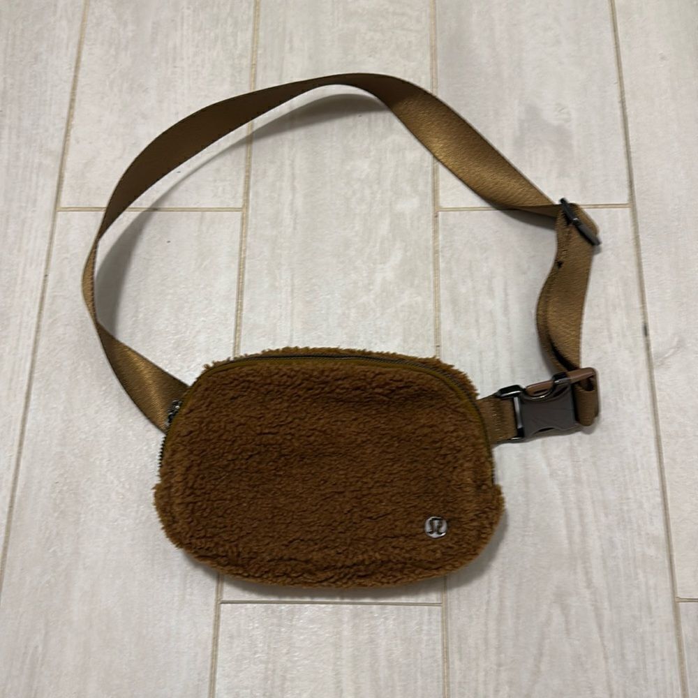 Lululemon new brown Teddy belt bag metal hardware